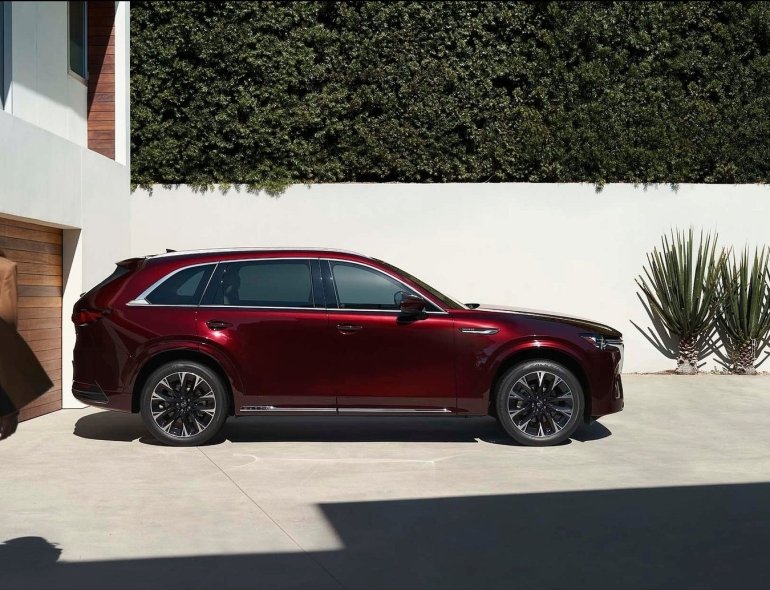 Нова Mazda CX-90 прямує в Україну: сімейний кросовер, що витрачає 8,6 л пального на 100 км
