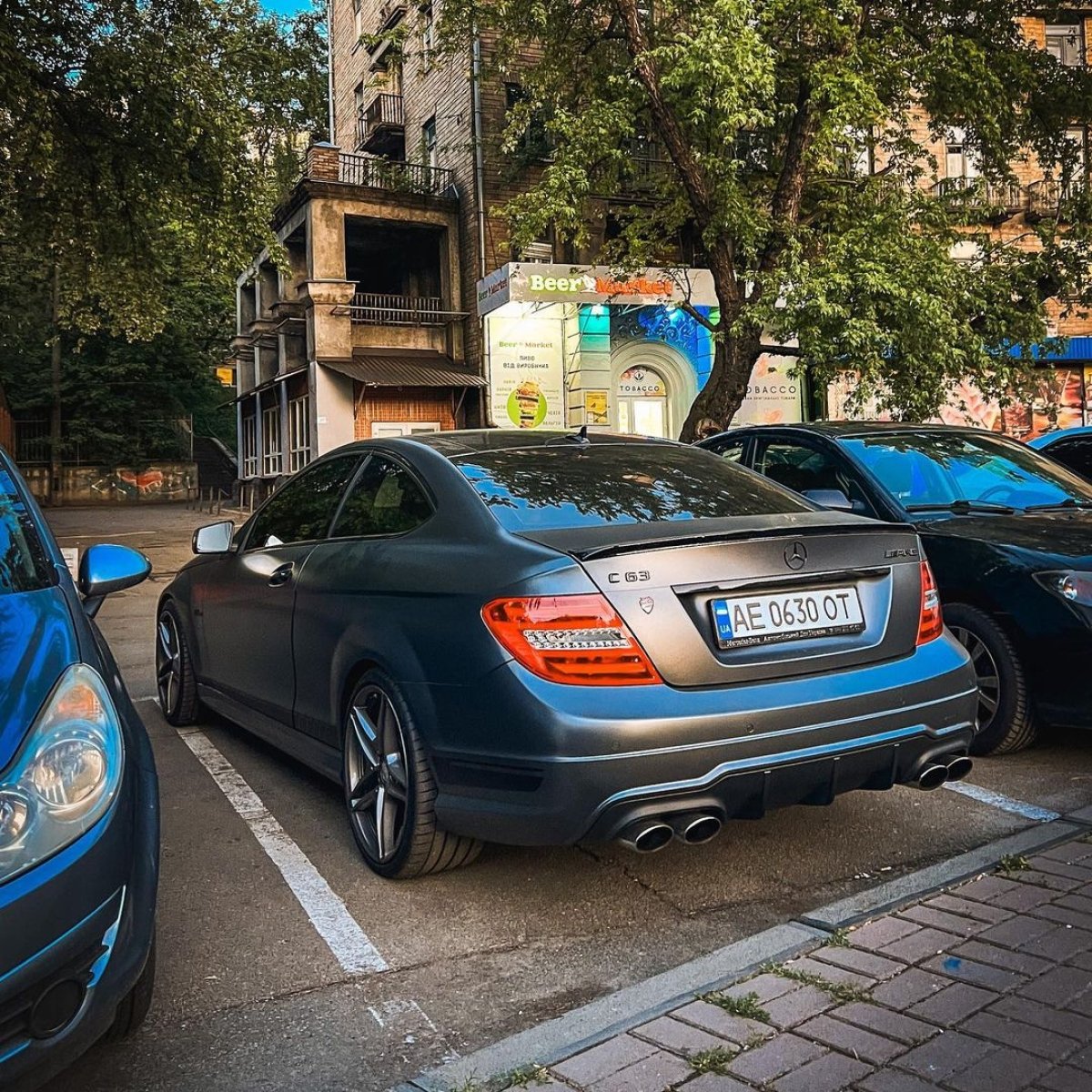 Рідкісна класика: в столиці з’явився Mercedes-Benz C63 AMG Coupe 2011 року, що розвиває 487 к.с.