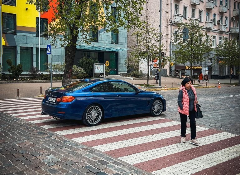 Рідкісний спорткар BMW помічений на вулицях Києва: модель потужністю 410 к. с. і 600 Нм