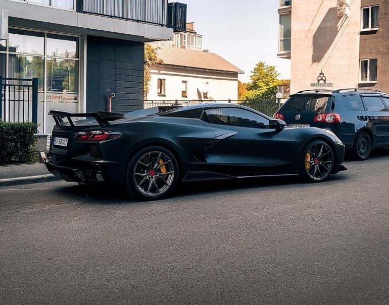 В українських містах масово з’являються розкішні спорткари Chevrolet Corvette за $66 000