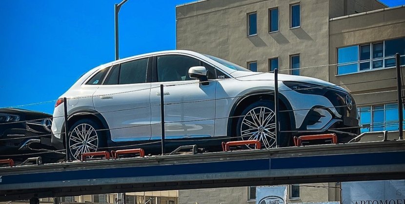 В Києві з’явився новий кросовер Mercedes-Benz EQE SU