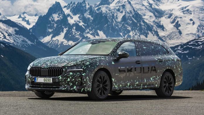 Skoda розкрила новий Superb: у нього буде одразу 2 типи кузова