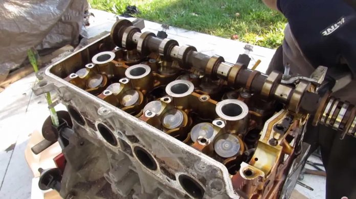 Як виглядає двигун Toyota Prius із пробігом під півмільйона км, за яким особливо не стежили
