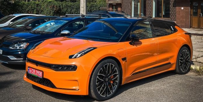 В Україні помітили перший електрокар від Geely з запасом ходу 656 км та вартістю 60 000 доларів (фото)