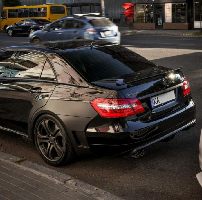 В Києві сфотографували 800-сильний Mercedes Brabus за 600 000 євро (фото)