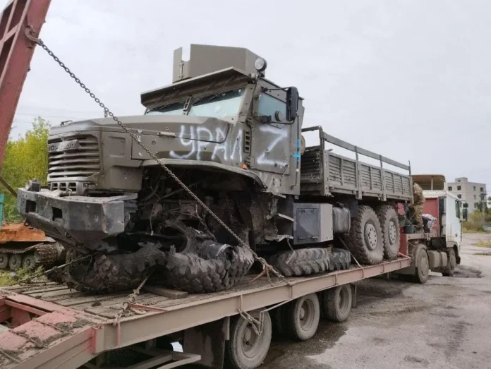 Українські бійці отримали трофейну та відремонтовану броньовану вантажівку «Торнадо-У»