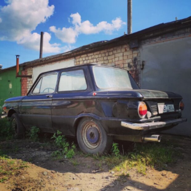 ЗАЗ-966 чорного кольору