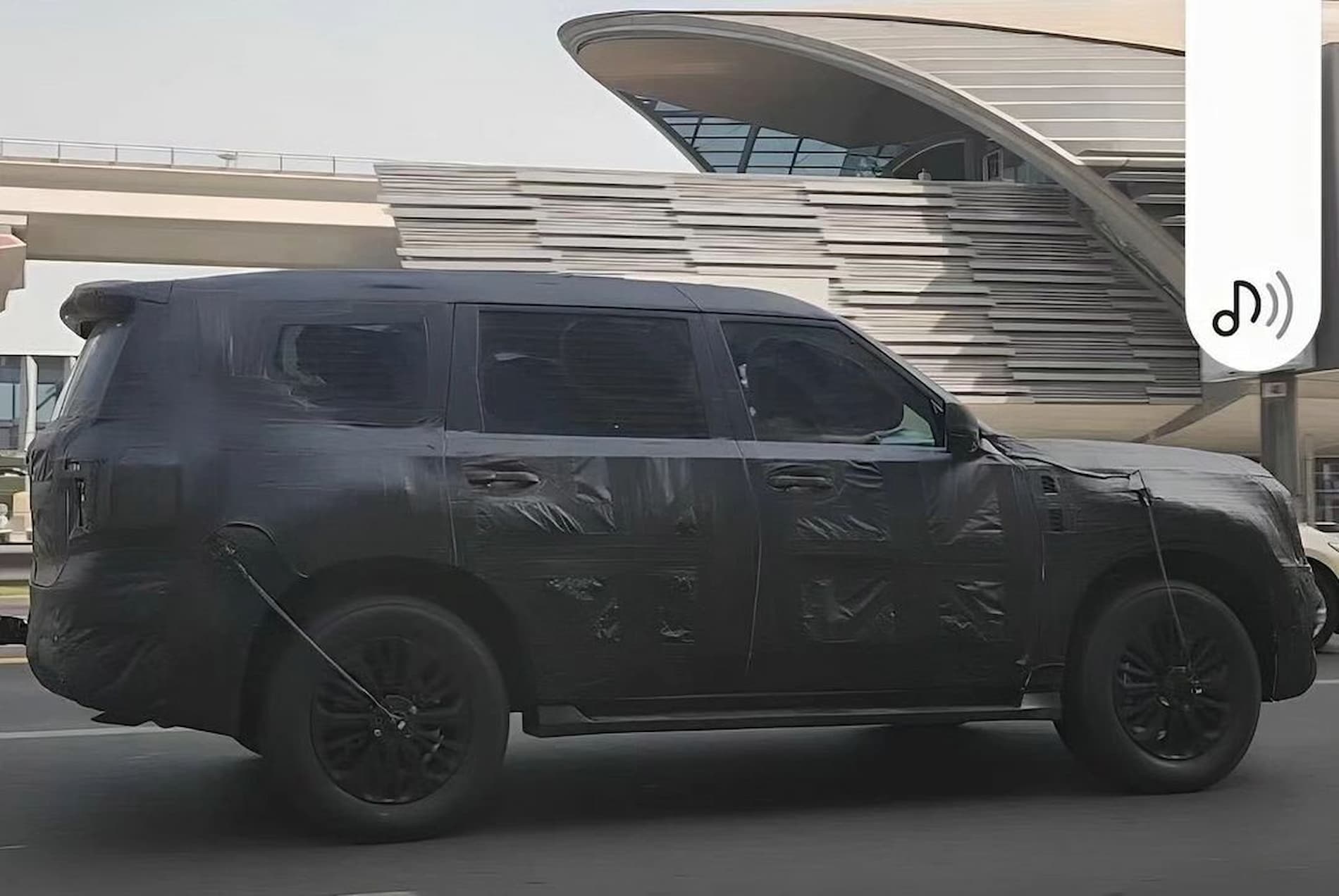 Шпигуємо за новим Nissan Patrol (Y63): машина "засвітилася" на дорогах Дубая