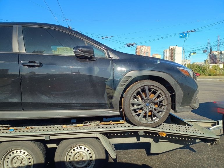 Вперше в Україні: в Києві помітили битий американський Subaru WRX на 275 к.с.