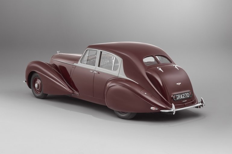 На честь ювілею Bentley показала свою «перлину»: рідкісний автомобіль перше за 84 роки виїхав на дороги