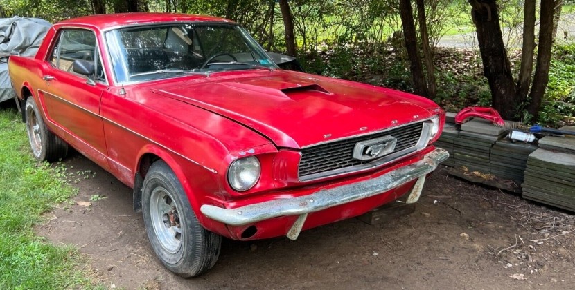 Яскравий спорткар з 70-х: раритетний сорокарічний Ford Mustang продають за $2200