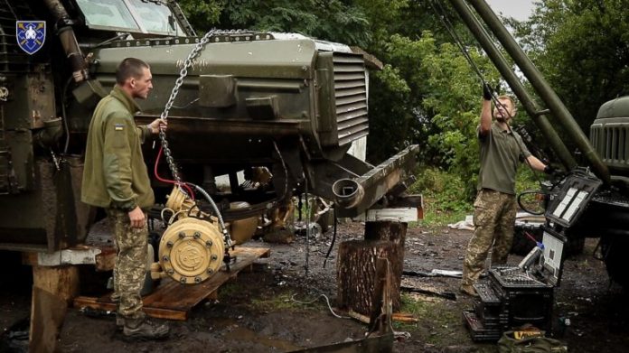 Ремонт на лінії фронту: як військові відновлюють західну техніку в екстремальних умовах