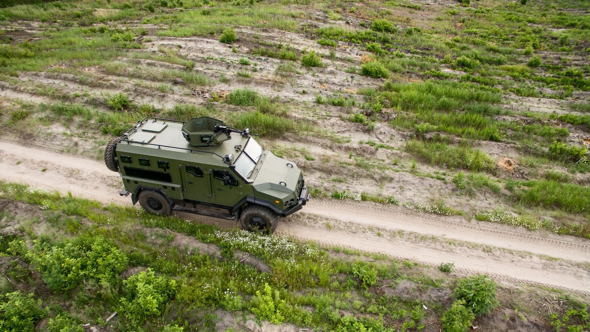 Український бронеавтомобіль VARTA щодня рятує військових: що особливого в машині  