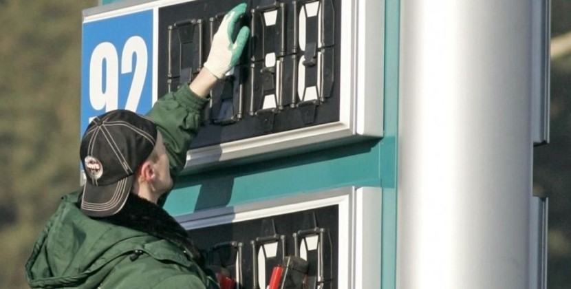 Чому в Польщі дешевий бензин: українці обурені подорожчанням ціни на паливо