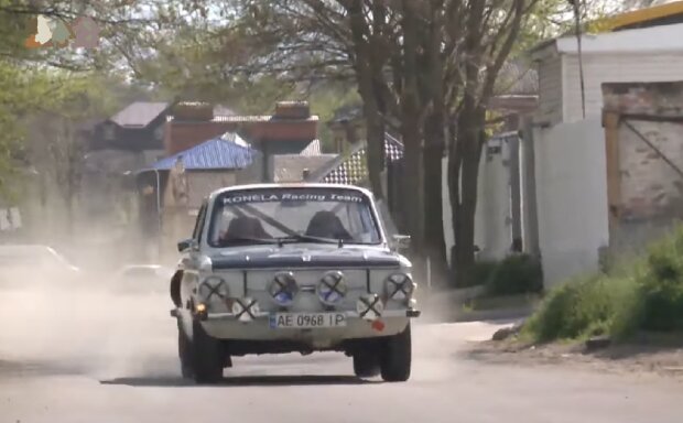 Справжній спорткар: старенький ЗАЗ перетворили на ралійний болід 