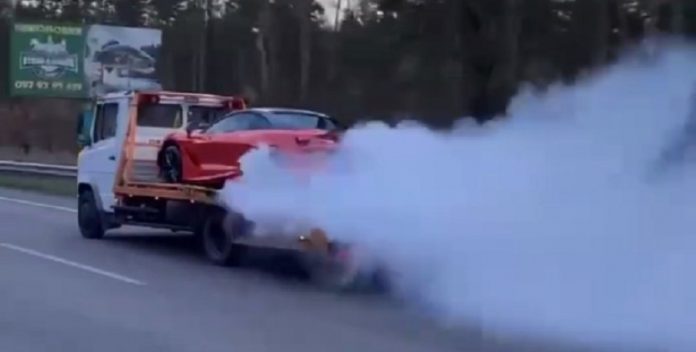 У Києві згорів ексклюзивний McLaren 720S за $300 000