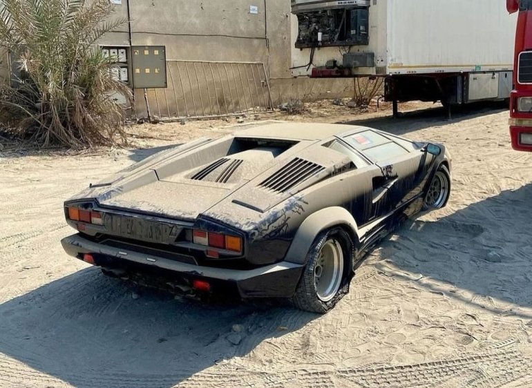 На звалищі знайшли ідеальний  Lamborghini Countach за $500 000