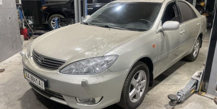 Toyota Camry простояла на парковці 15 років: в Україні знайшли капсулу часу