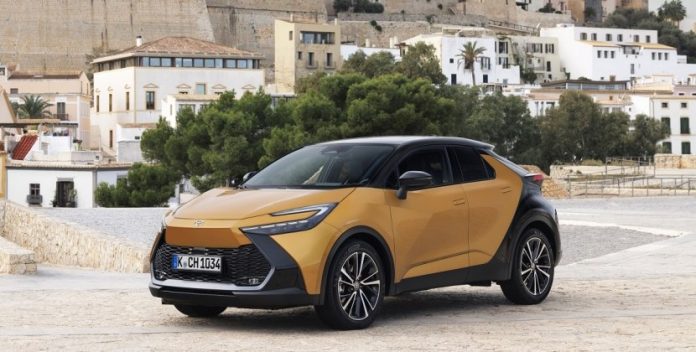 Неочікуваний дизайн та 223-сильний гібрид: нова Toyota C-HR другого покоління скоро з’явиться в Україні