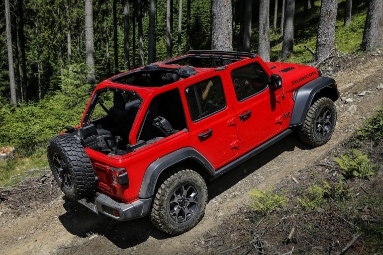 Яскравий Jeep Wrangler 2023 за $74 500 з’явився в Україні: позашляховик потужністю 272 к.с.   