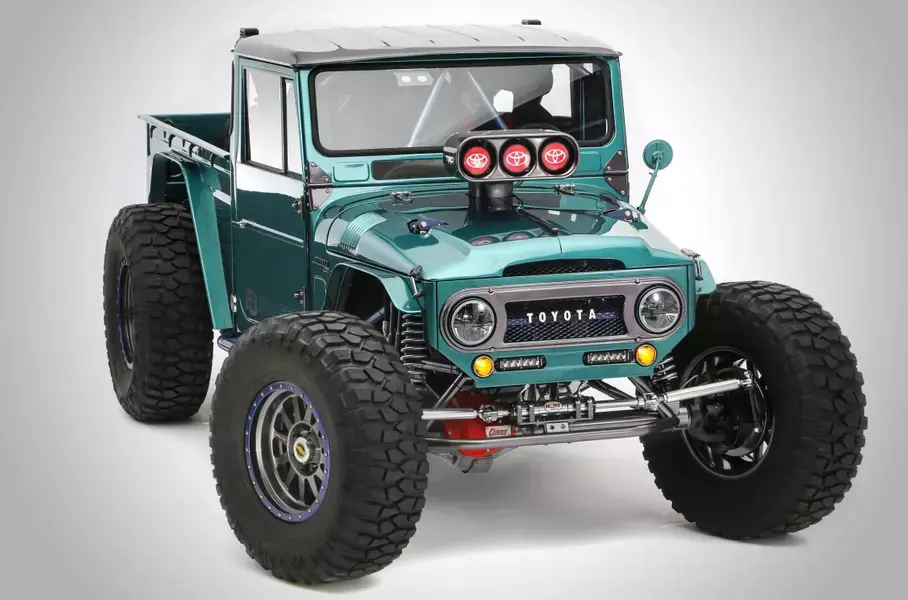 На виставці SEMA показано пікап Toyota FJ Bruiser із 735-сильним мотором