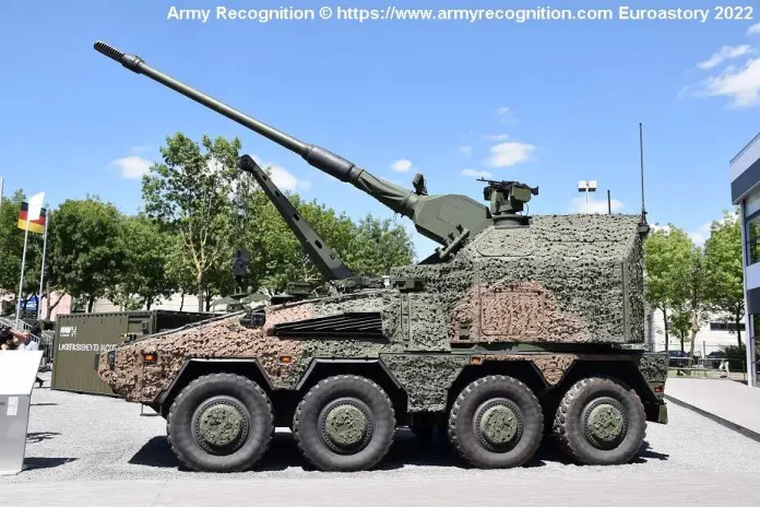 Німецька колісна самохідна гаубиця KNDS 155 мм RCH 155