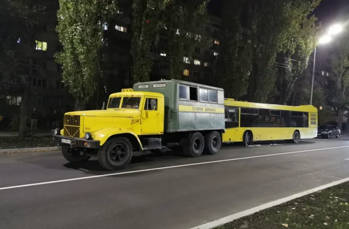 Незвичайний евакуатор КрАЗ на вулицях Києва засвітився на відео