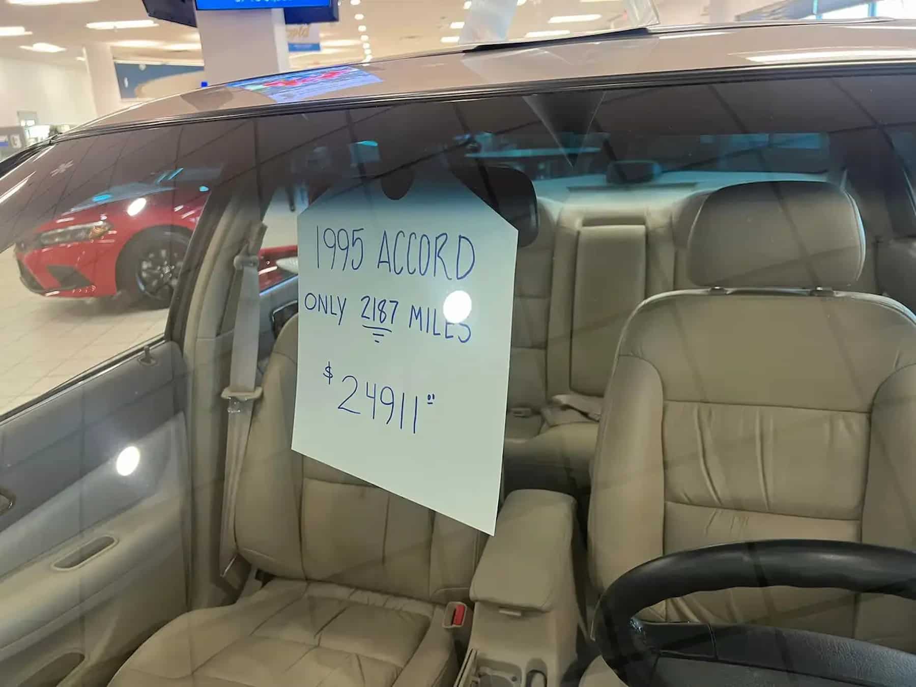 Майже новий Honda Accord з 90-х продають дорожче за машину 2023 року випуску
