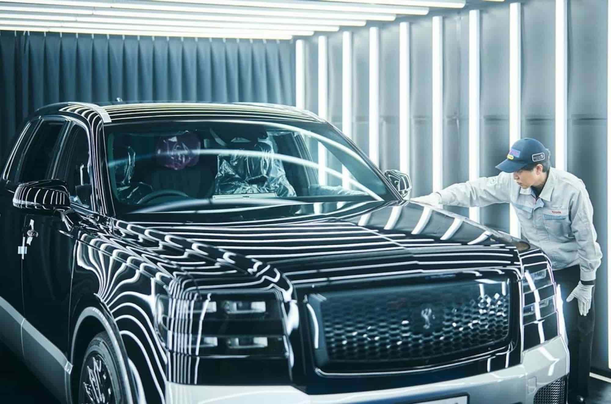 Toyota витрачає по 3 години для огляду кожного позашляховика Century перед тим, як відправити його покупцеві