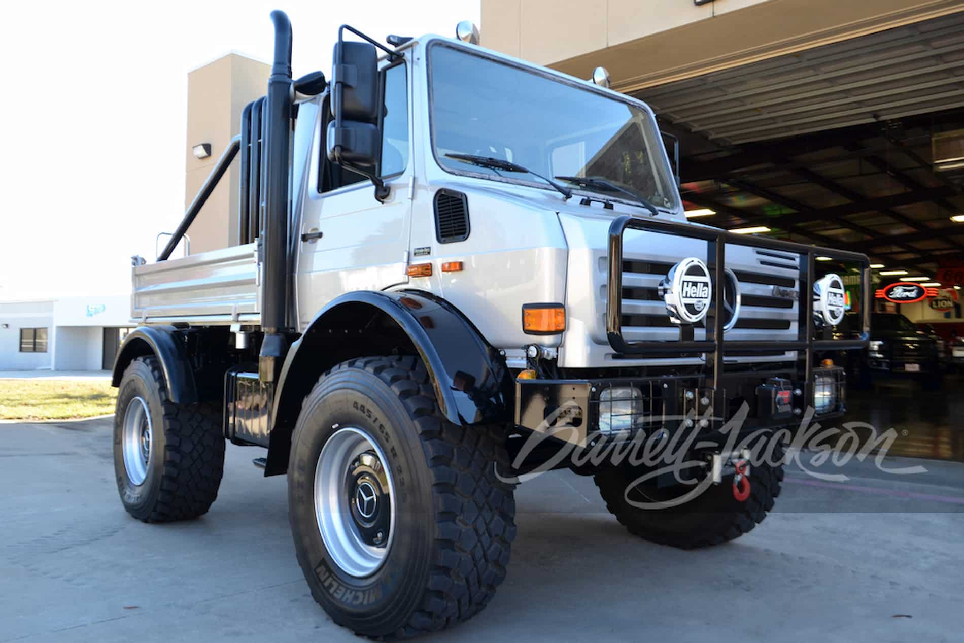 Всюдихід Mercedes Unimog Арнольда Шварцнеггера продадуть на аукціоні