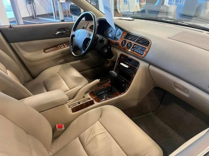 Майже новий Honda Accord з 90-х продають дорожче за машину 2023 року випуску