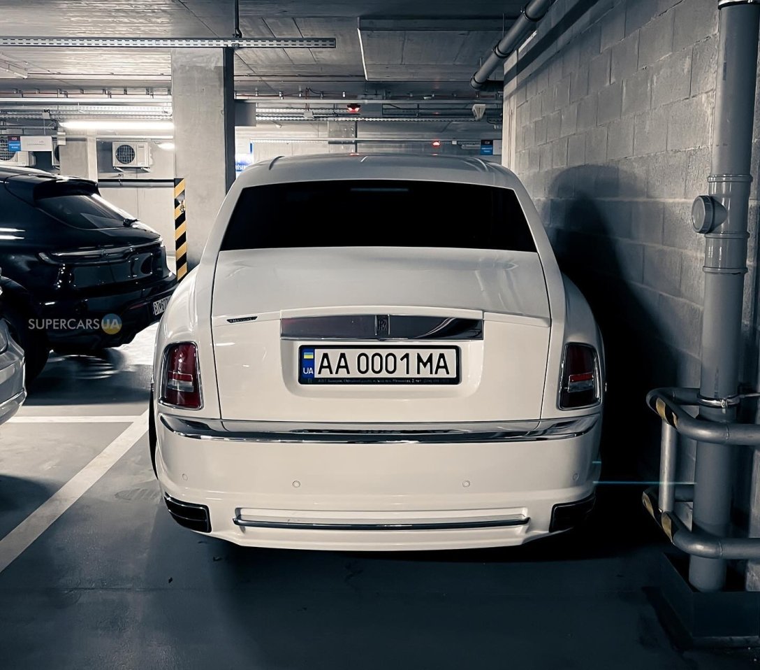 У Словаччині засвітився рідкісний Rolls-Royce на українських номерах