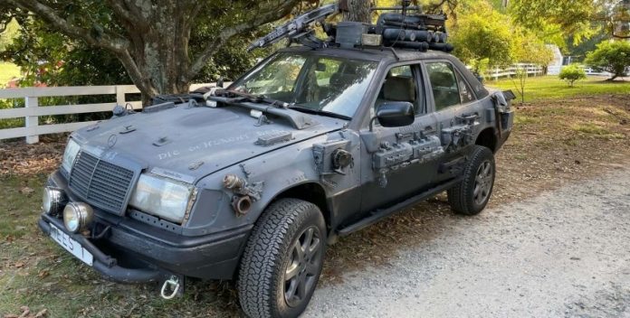 Mercedes-Benz перетворили на авто з фільму «Шалений Макс»: що відомо про незвичайний тюнінг седана