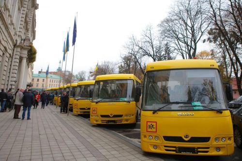 Пікапи для Сил Оборони та шкільні автобуси: черкаський автобусний завод збільшує виробництво