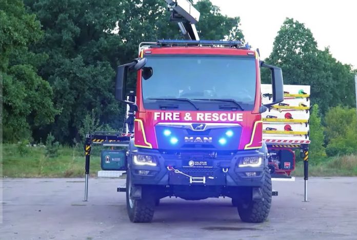 Надсучасний рятувальний автомобіль САРМ-В українського виробництва: ДСНС отримали нову техніку