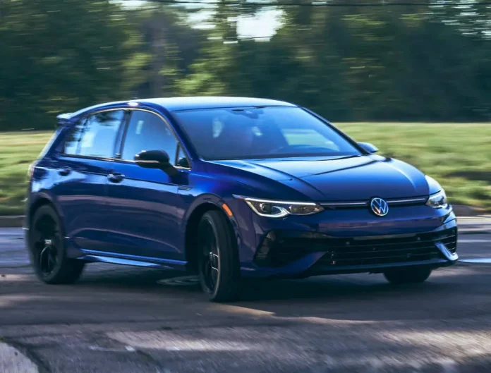 Хетчбек Volkswagen Golf восьмої генерації показали на офіційному фото