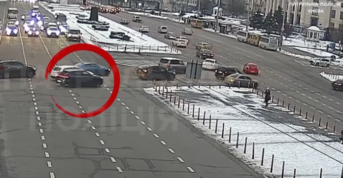 Водіїв почали штрафувати за невчасно обрану відповідну смугу для руху