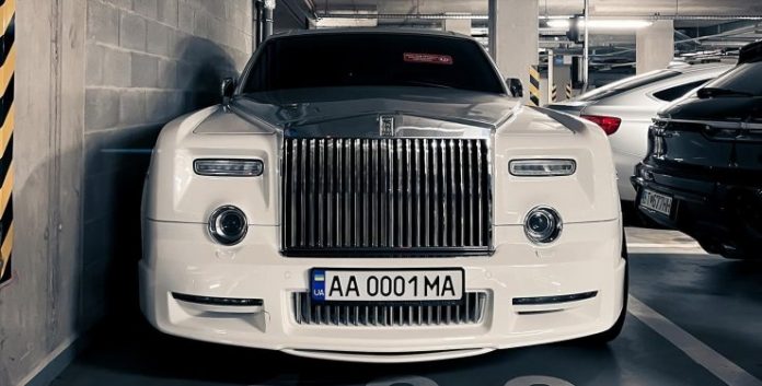 У Словаччині засвітився рідкісний Rolls-Royce на українських номерах