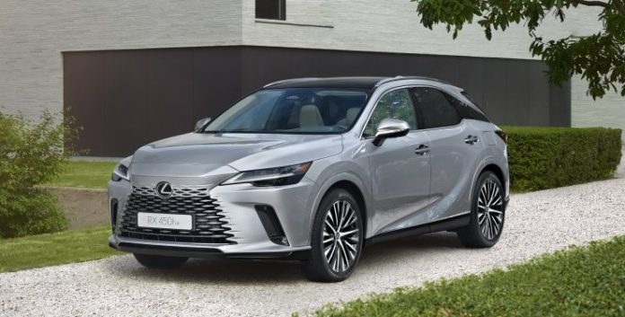 В Україну прийшов потужний плагін-гібрид Lexus із витратою палива 1,3 л на 100 км