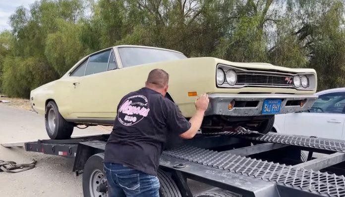 Американський спорткар кінця 60-х завівся з першого разу