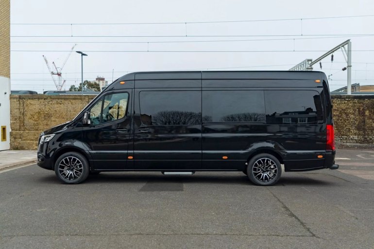 Mercedes Sprinter за $228 000: як виглядає преміа