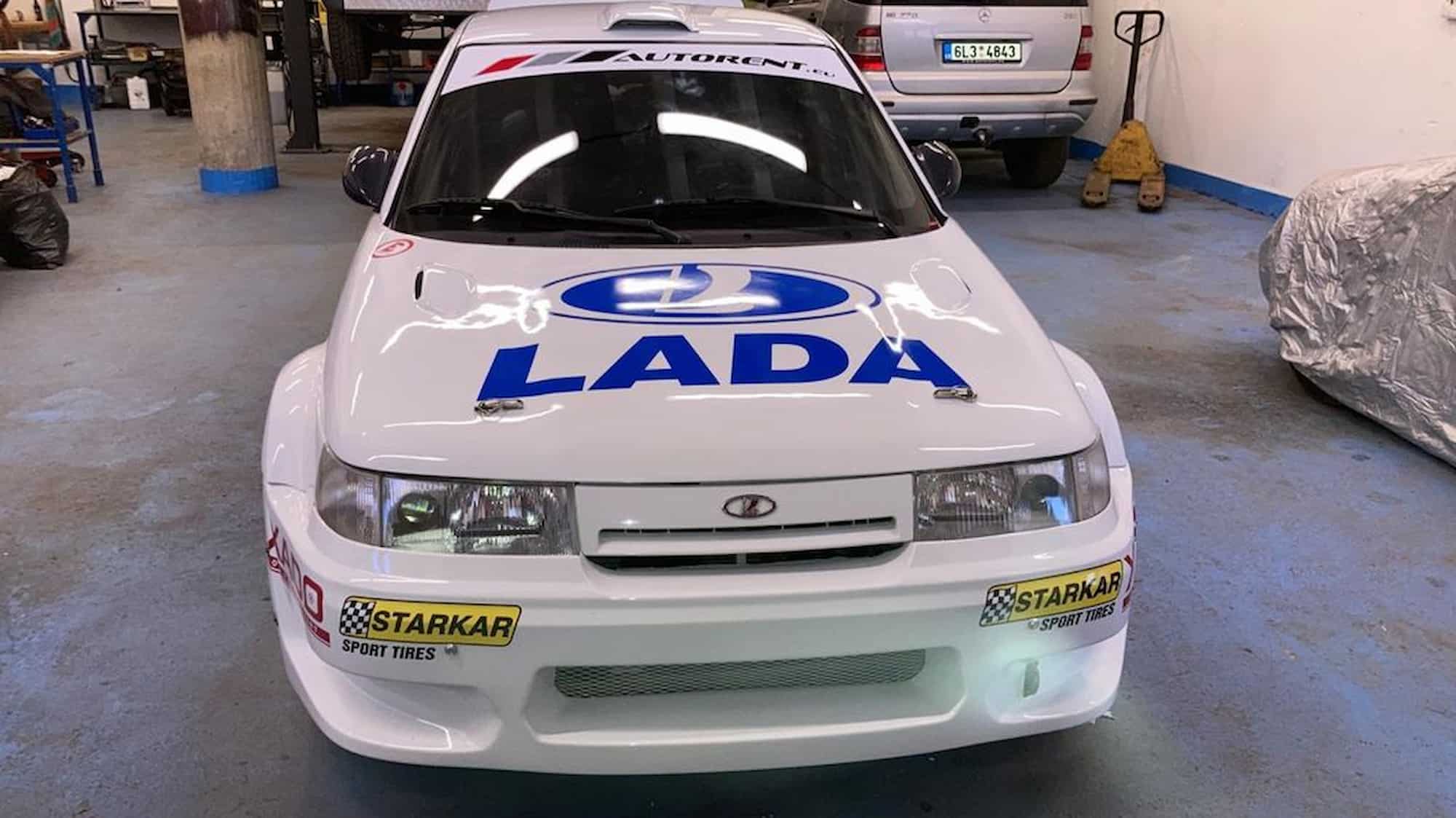 У Чехії рідкісну гоночну Lada з початку 2000-х продають за 1 410 000 грн