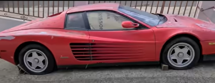Ferrari Testarossa покинули посеред вулиці на 17 років: рідкісна модель має пробіг 24 000 ким