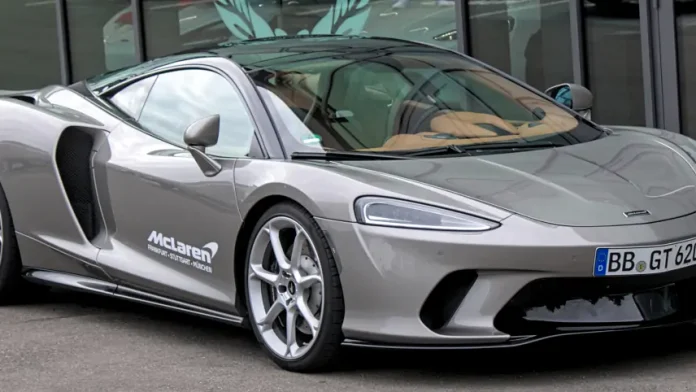 В Україні помітили преміальний суперкар McLaren за $210 000