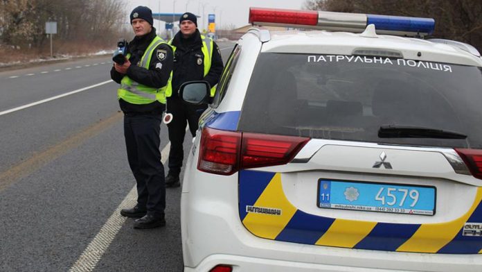 Суд виправдав водія, котрого незаконно зупинила поліція