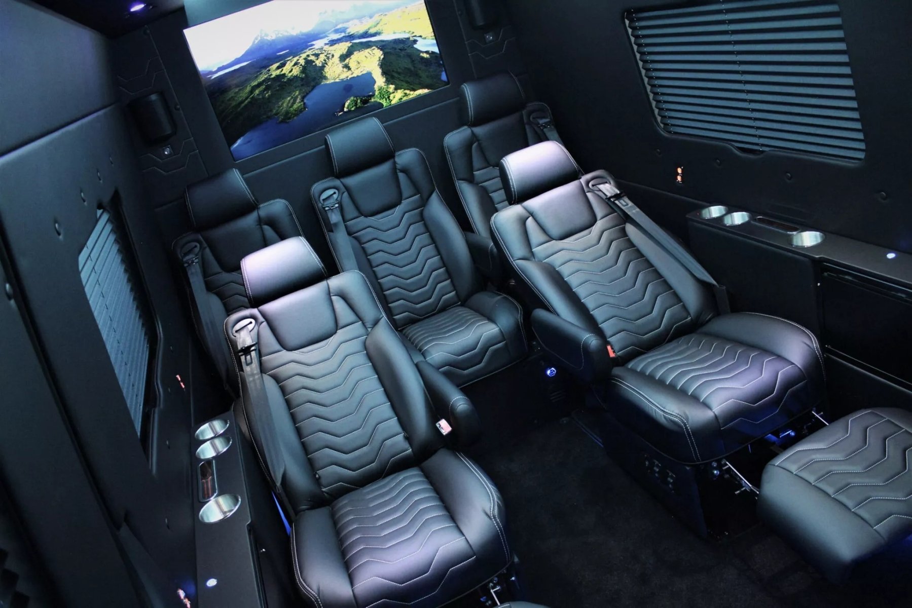 Mercedes Sprinter за $228 000: як виглядає преміа