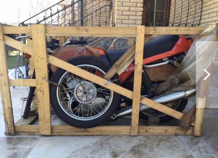 Новий 30-ти річний мотоцикл Jawa 350 знайшли в заводському пакуванні
