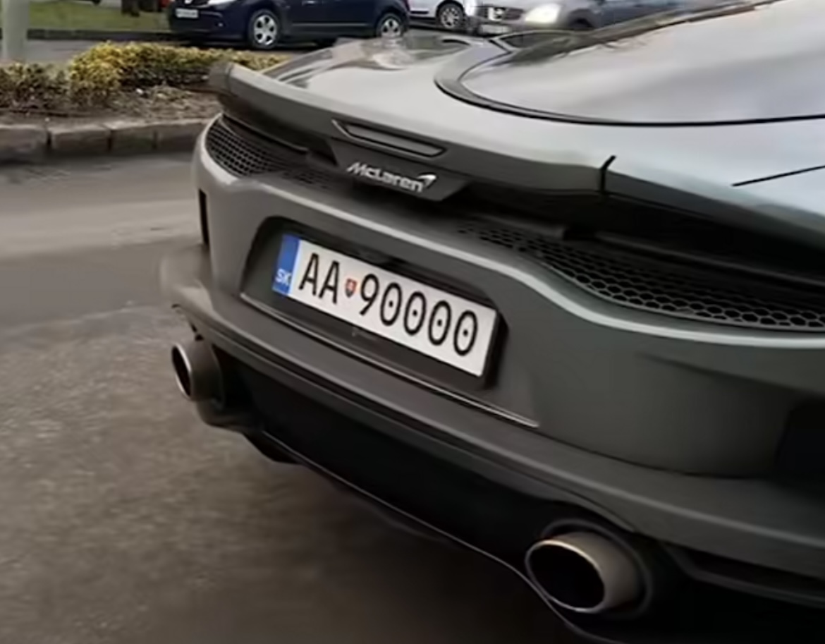 В Україні помітили преміальний суперкар McLaren за $210 000
