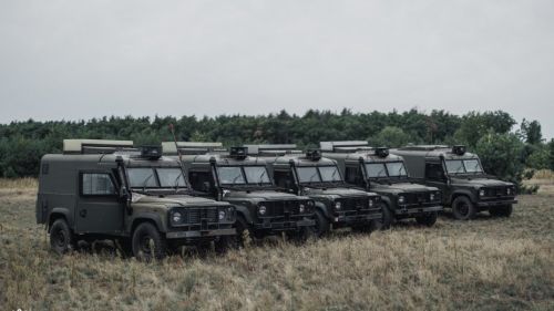 ЗСУ отримали від волонтерів 30 бронеавтомобілів Lаnd Rover