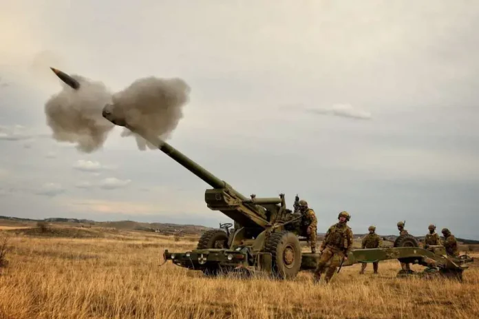 3-й полк польової артилерії (Гірський) стріляє з гаубиці FH70